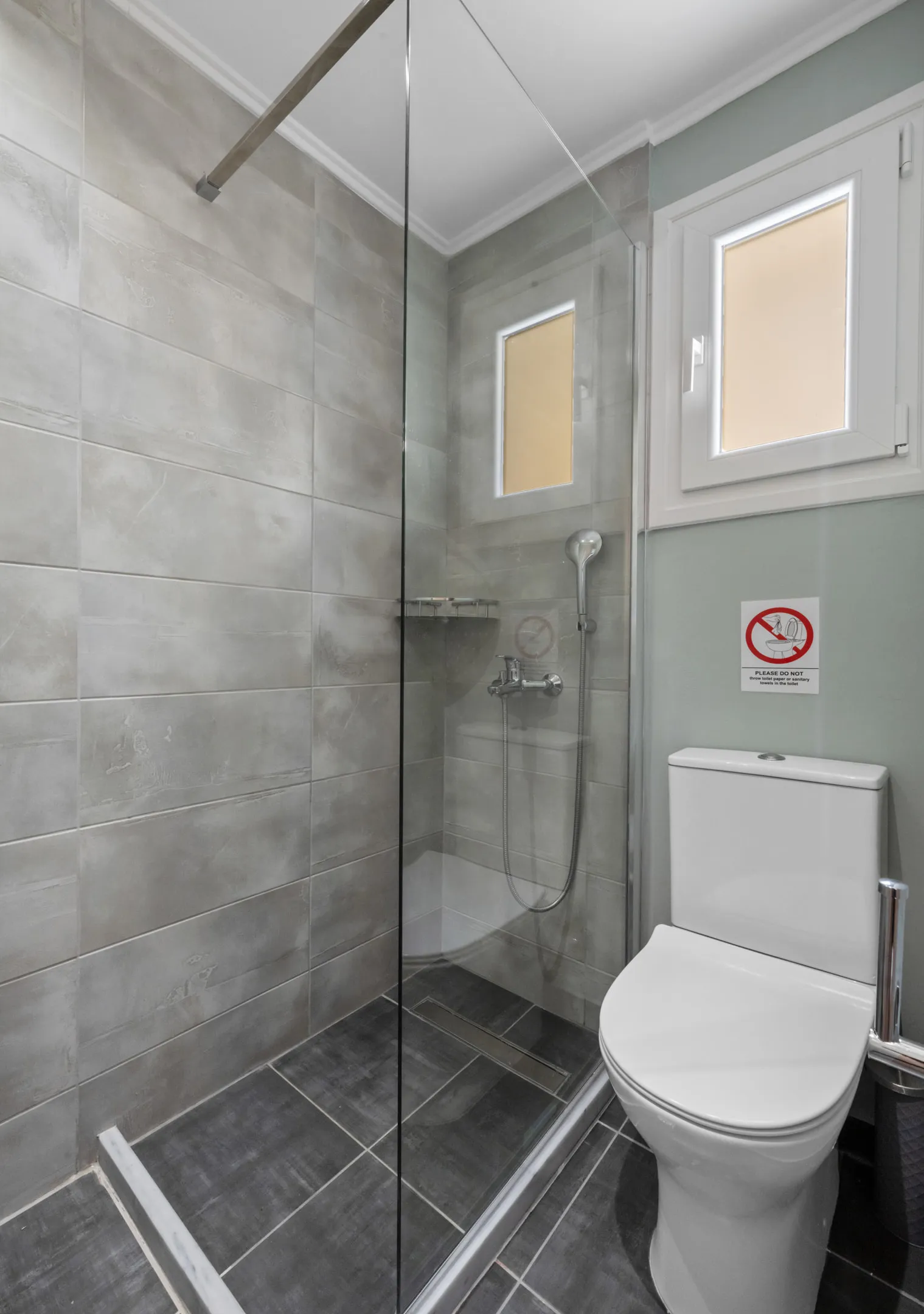 Tiara Holidays - Batelo Hotel - Deluxe Room with Seaview Rooftop - bathroom